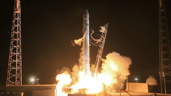 富国银行：SpaceX无线业务将冲击传统运营商	，而铁塔房地产投资信托基金将“悄然	”获利